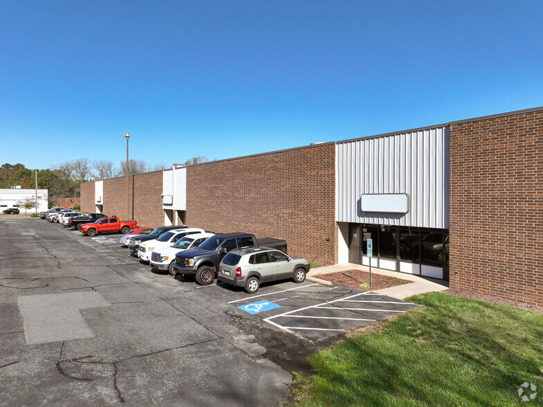 4101 Revolution Park Dr, Charlotte, NC for lease - Building Photo - Image 1 of 33