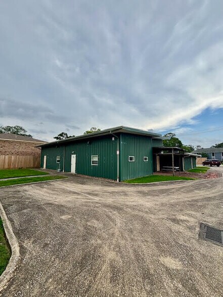 4202 Sherwood Ln, Houston, TX for lease - Building Photo - Image 3 of 7