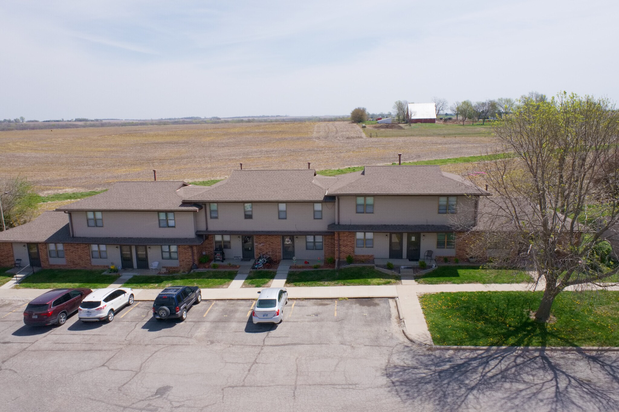 206 E Miami St, Hiawatha, KS 66434 Country View Apartments