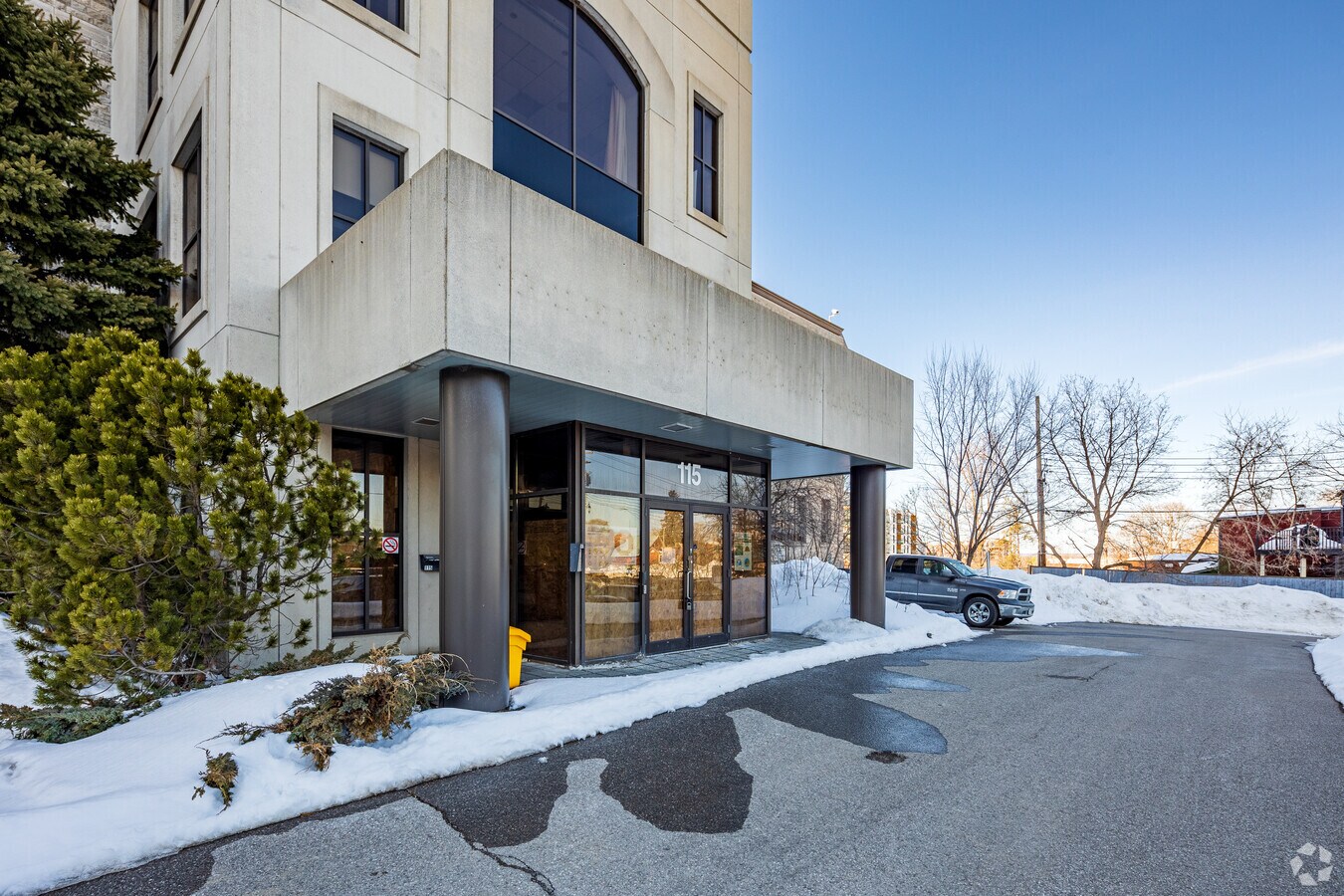 115 Rue Champlain, Gatineau, QC J8X 3R1