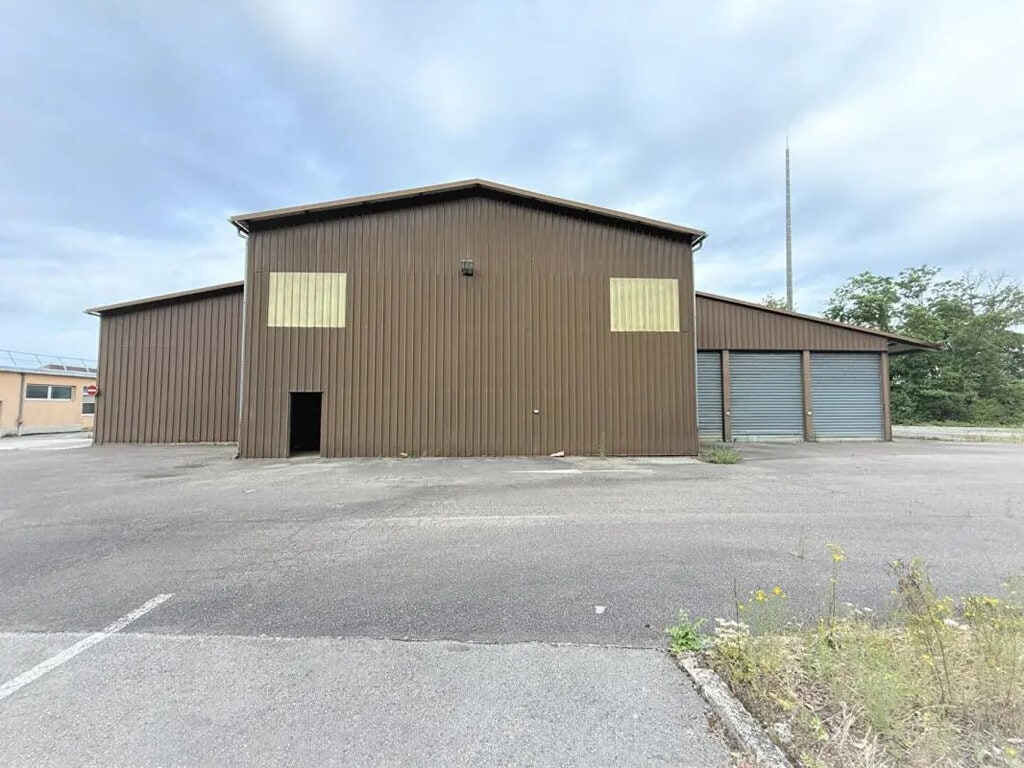 Vente Local d'activités 940 m² - Photo 1