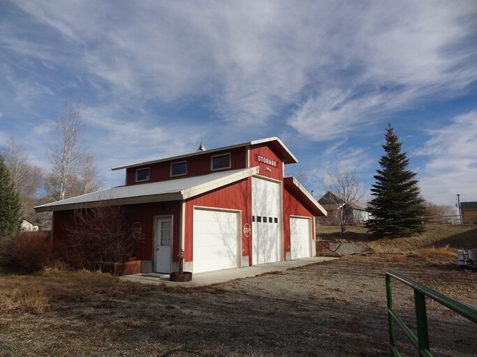 303 Davenport St, Picabo, ID 83348