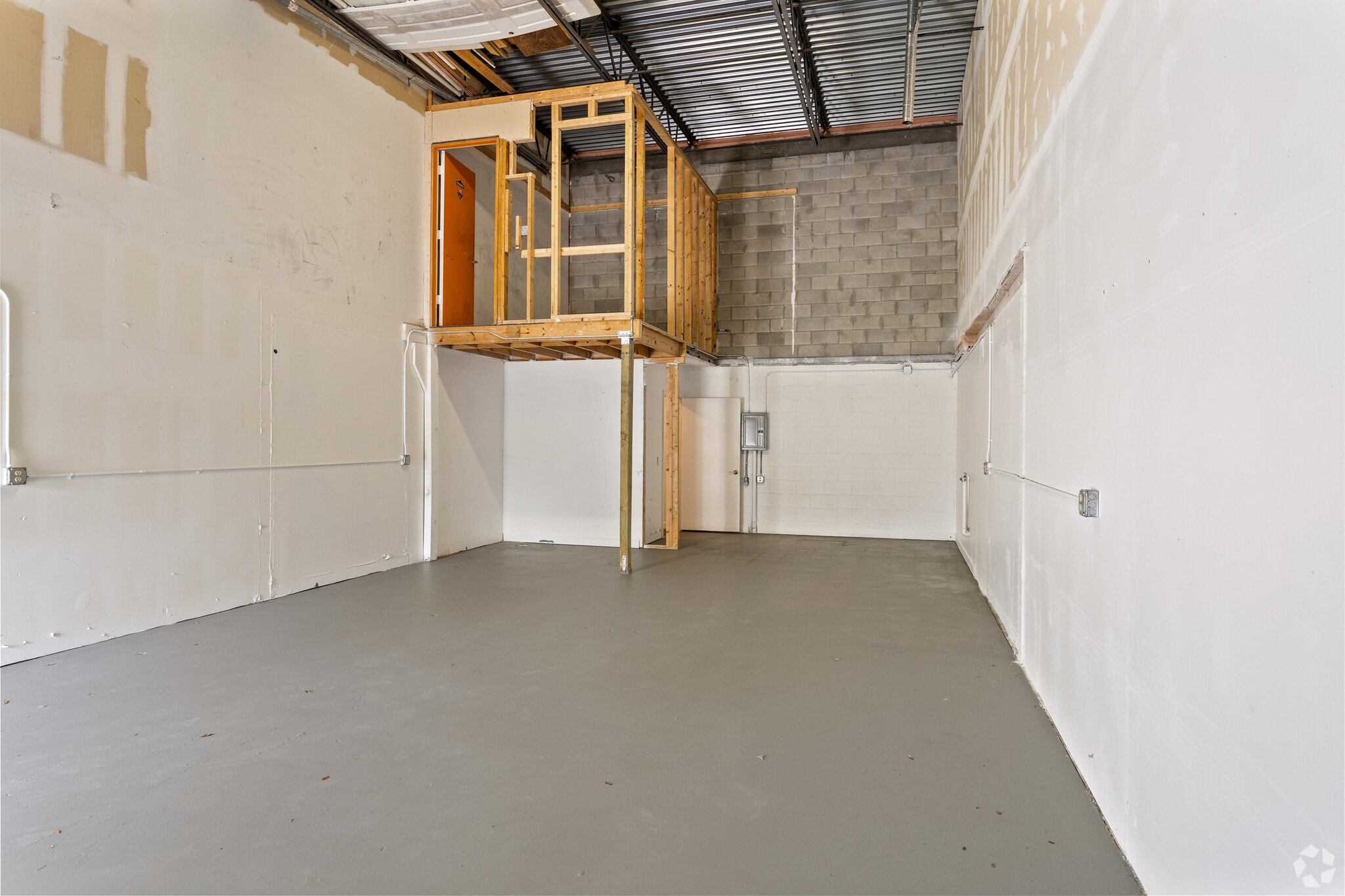 2155 NW Settle Ave, Port Saint Lucie, FL for lease Interior Photo- Image 1 of 4