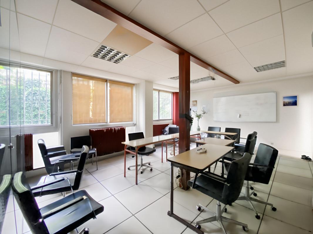 Office in Paris for lease Building Photo- Image 1 of 10