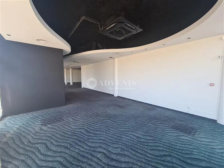 Retail in Metz for lease - Interior Photo - Image 3 of 6