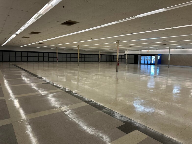 Us 51, Plover, WI for lease - Interior Photo - Image 3 of 8