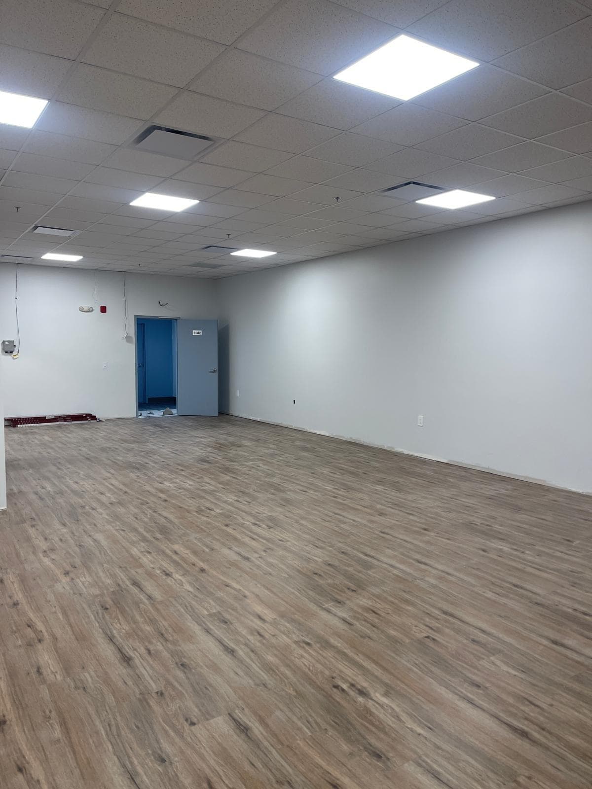 15315 66 Ave, Surrey, BC for lease Interior Photo- Image 1 of 2