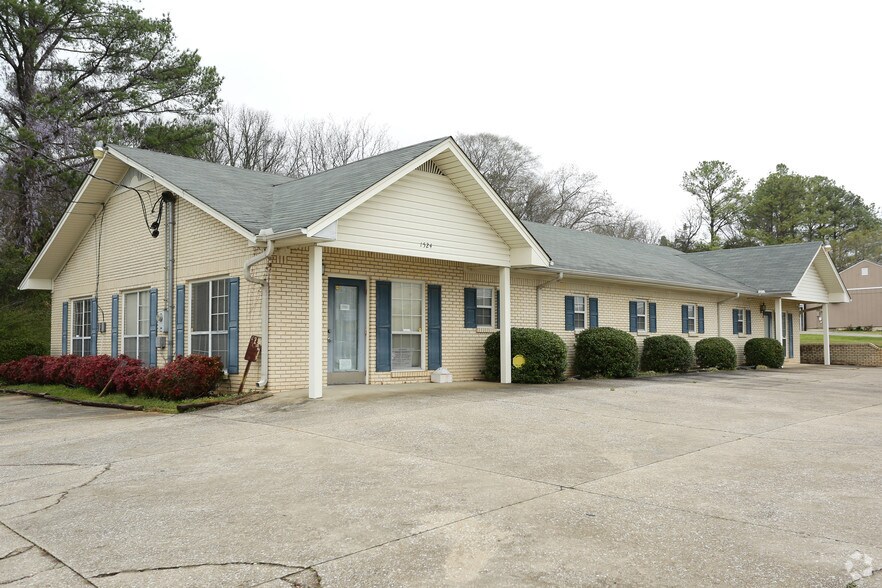 1524 Huffman Rd, Birmingham, AL 35215