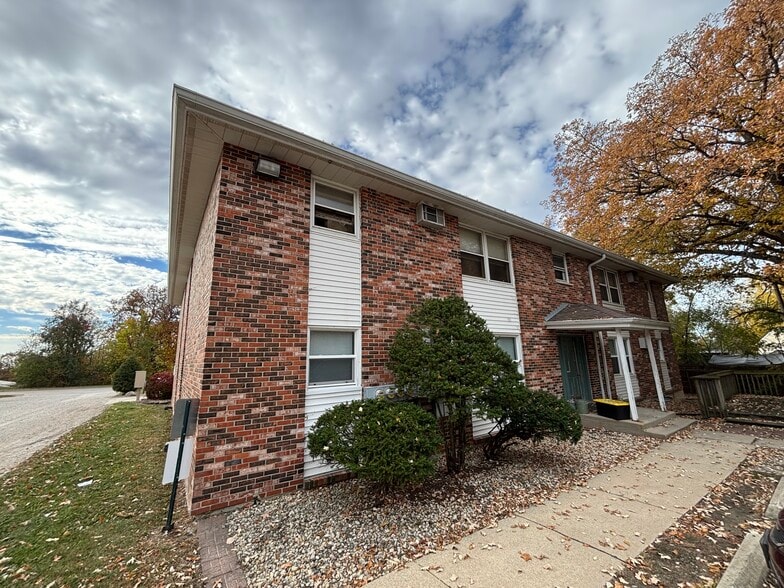 96-Unit LaSalle County Portfolio portfolio of 12 properties for sale on LoopNet.com - Building Photo - Image 2 of 17