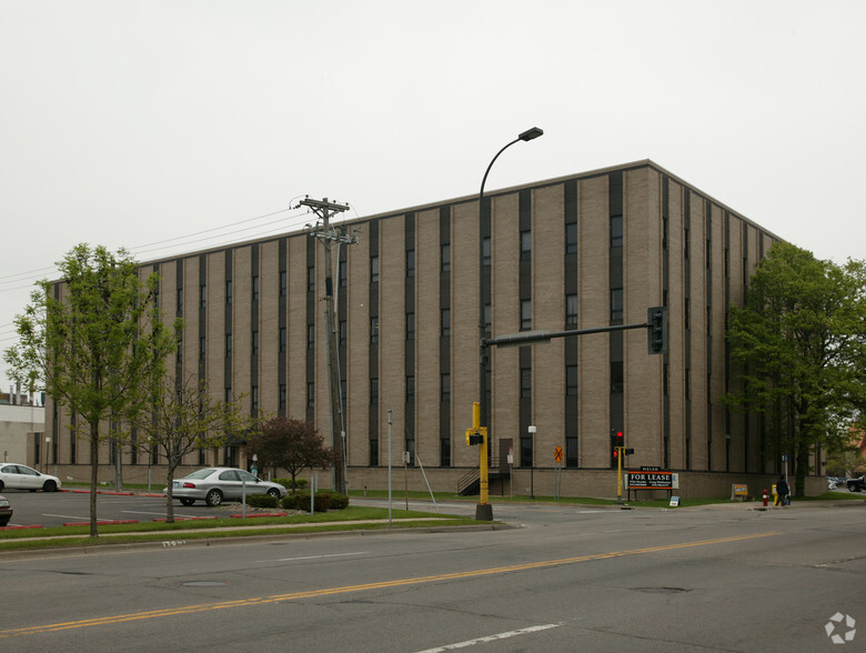 2021 E Hennepin Ave, Minneapolis, MN for sale - Building Photo - Image 3 of 7