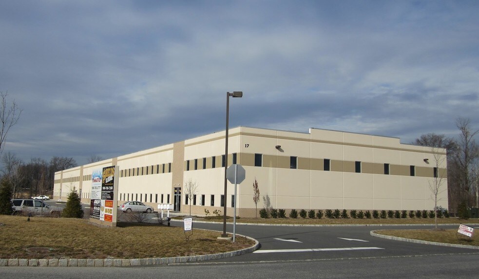 17 Minneakoning Rd, Flemington, NJ 08822