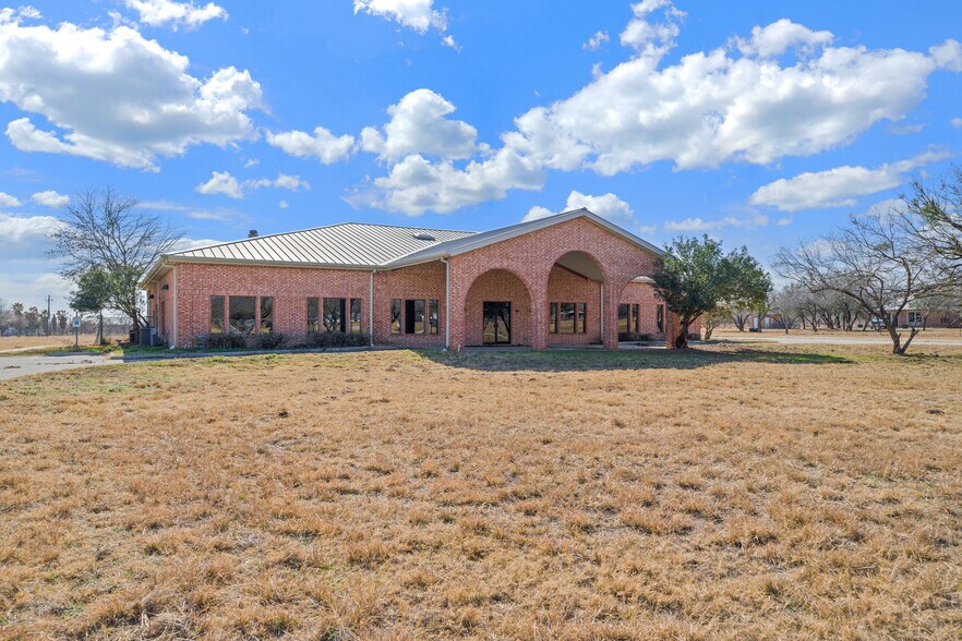 7704 S Loop 1604 East, Elmendorf, TX 78112 Elmendorf Professional