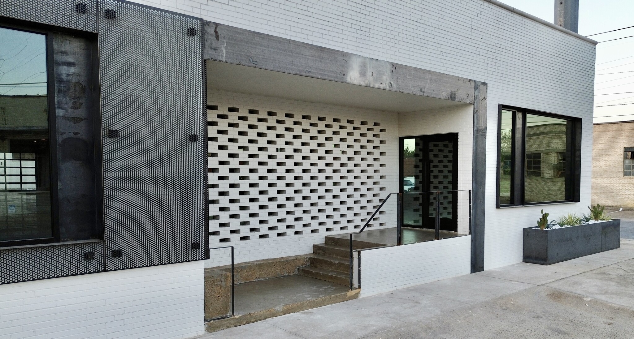 100 Howell St, Dallas, TX for lease Building Photo- Image 1 of 22