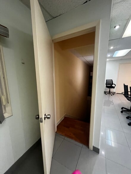 3100 NW 72nd Ave, Miami, FL for sale - Interior Photo - Image 3 of 29