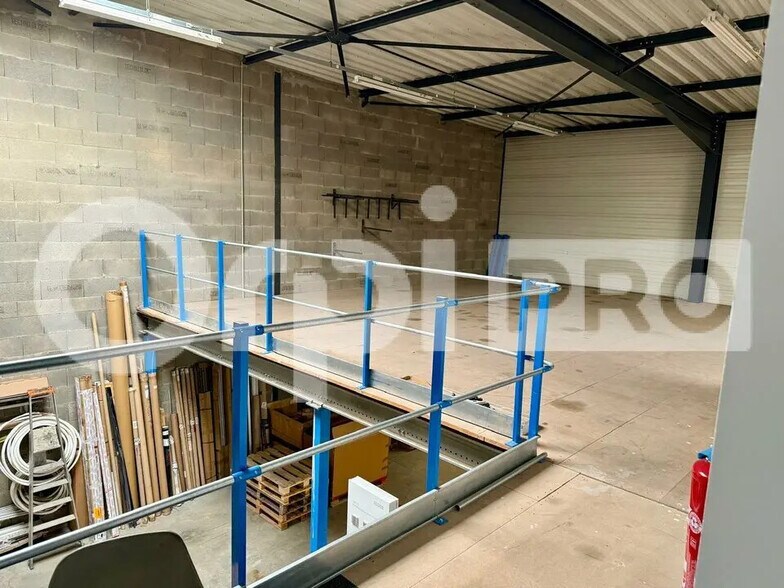 Flex in Villefranche-sur-Saône for lease - Interior Photo - Image 3 of 8