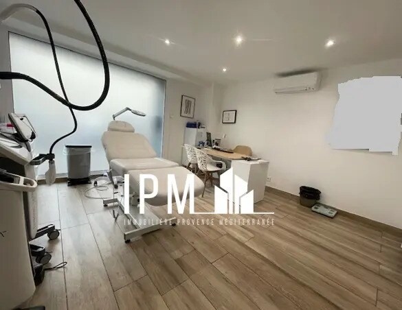 Retail in Marseille for sale - Interior Photo - Image 3 of 5