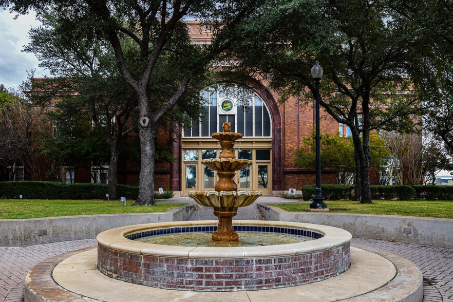 101 E Main St, Denison, TX for sale - Building Photo - Image 1 of 1