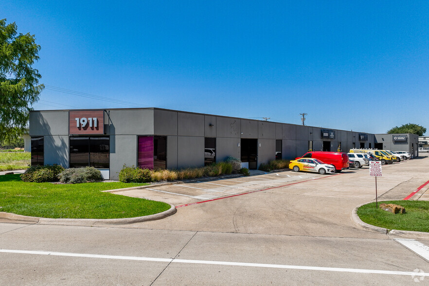 1911 Old Denton Rd, Carrollton, TX for lease - Building Photo - Image 1 of 20