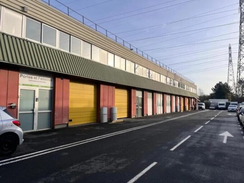 Flex in Villetaneuse for lease - Building Photo - Image 2 of 4