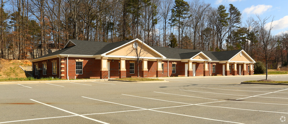 9719 Northeast Pky, Matthews, NC for lease - Building Photo - Image 3 of 9