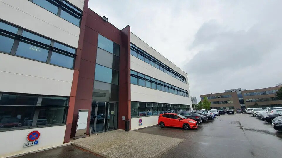 Office in Pessac for lease - Building Photo - Image 1 of 6