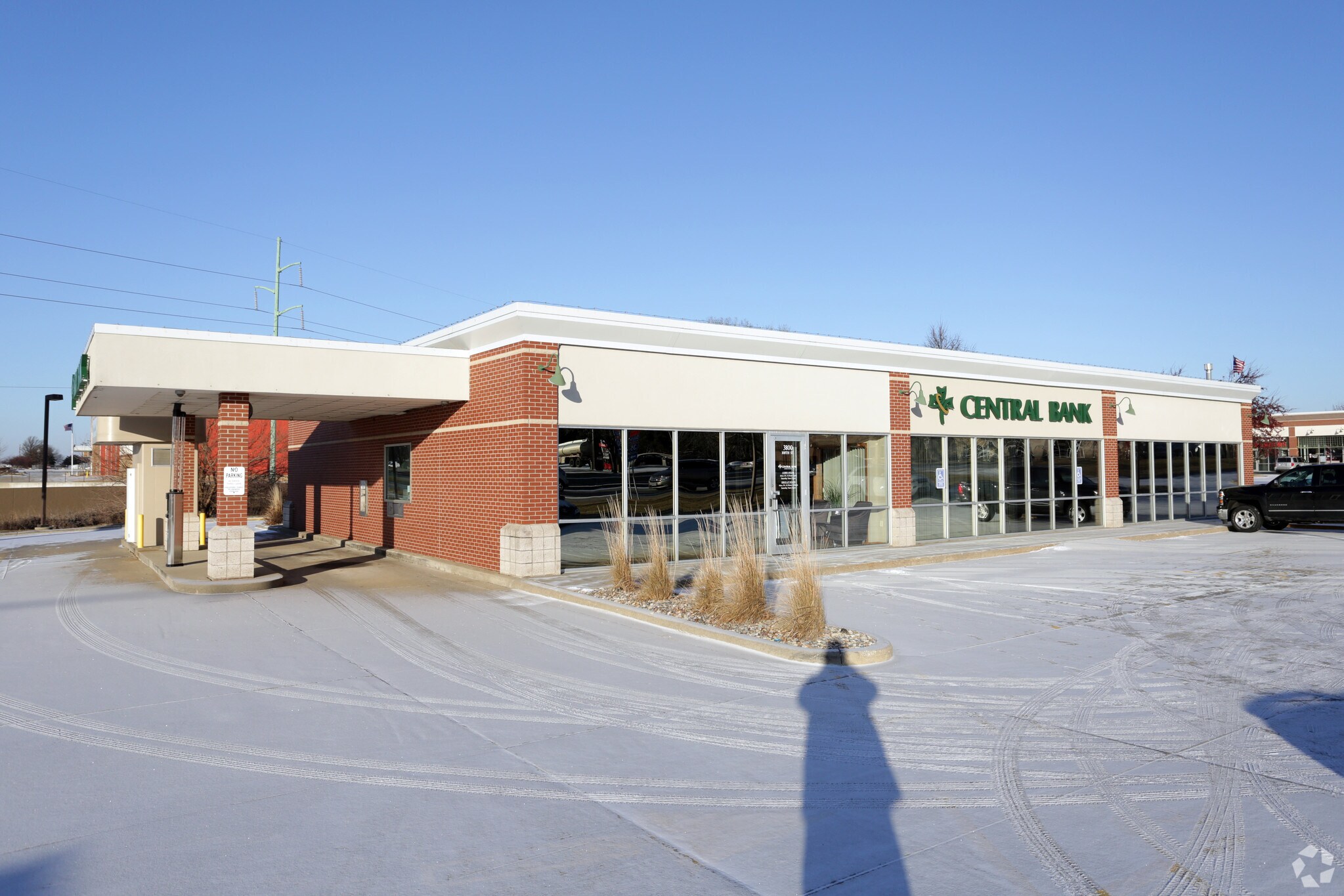 3800 100th St, Urbandale, IA for lease Primary Photo- Image 1 of 4