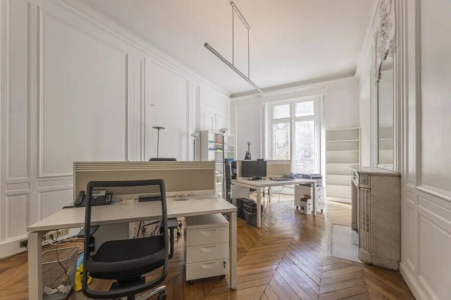 Office in Paris for lease - Interior Photo - Image 2 of 8