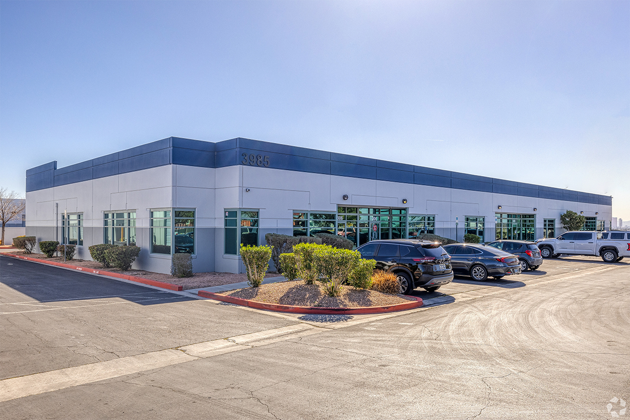 3985 W Cheyenne Ave, North Las Vegas, NV for lease Building Photo- Image 1 of 6