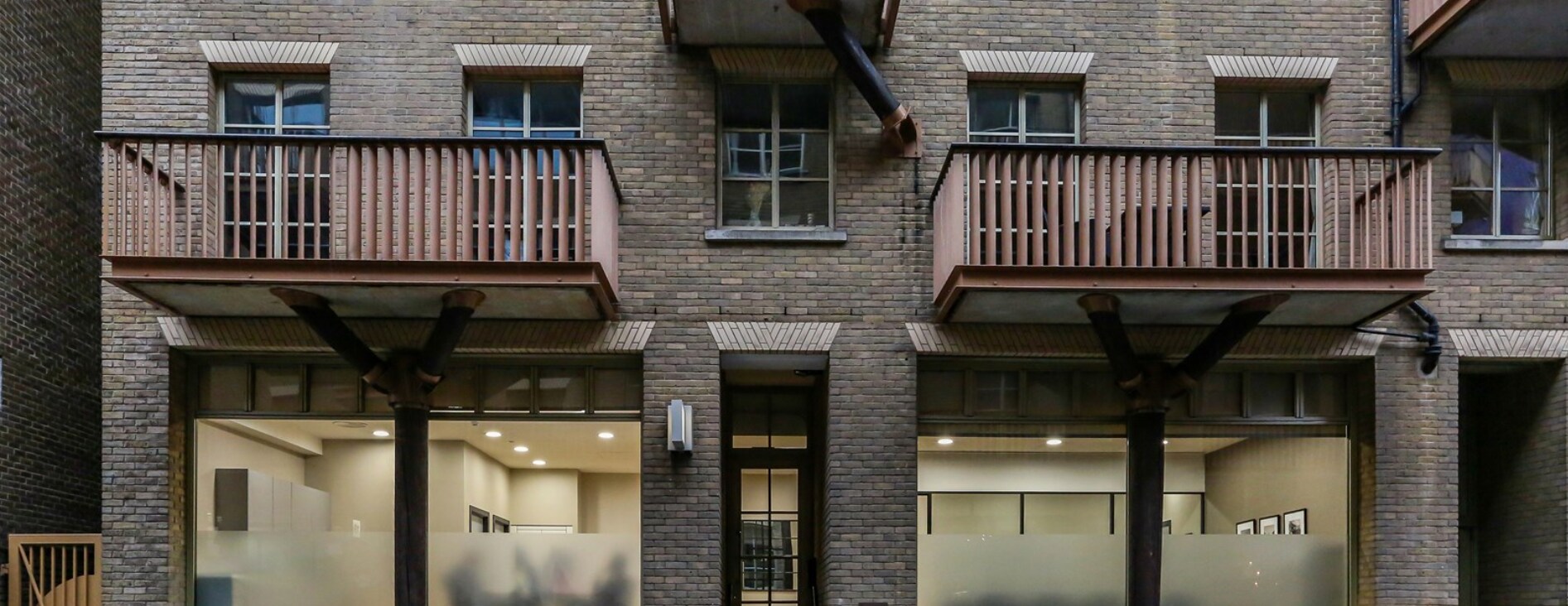 Queen Elizabeth St, London for sale Primary Photo- Image 1 of 1