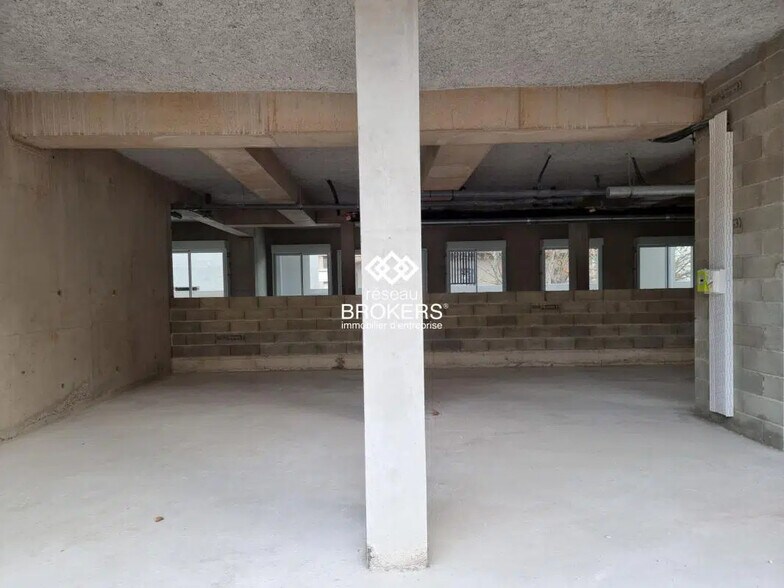 Retail in CLERMONT-L'HERAULT for sale - Interior Photo - Image 2 of 6