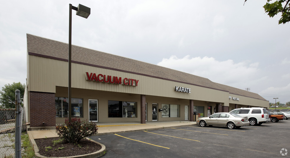 14226-14242 Manchester Rd, Manchester, MO for lease - Building Photo - Image 2 of 3