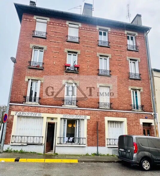 Retail in Orly for lease - Building Photo - Image 1 of 4