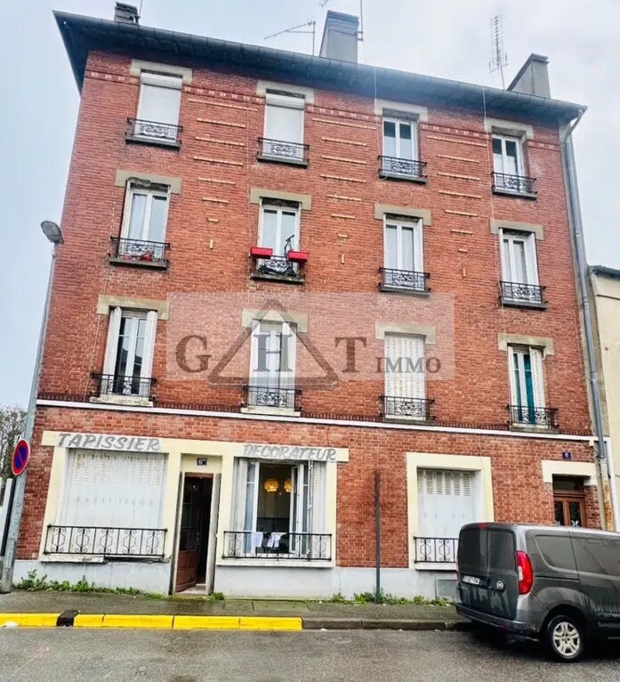 Retail in Orly for lease Building Photo- Image 1 of 5