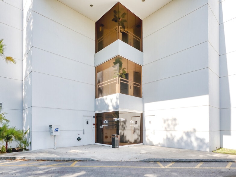 7880 N University Dr, Tamarac, FL for lease - Building Photo - Image 2 of 34