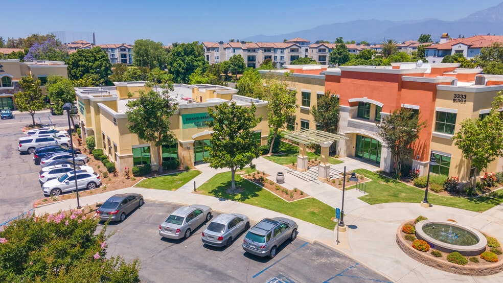 Andreasen Medical Plaza & Surgery Center portfolio of 2 properties for sale on LoopNet.com - Building Photo - Image 1 of 17