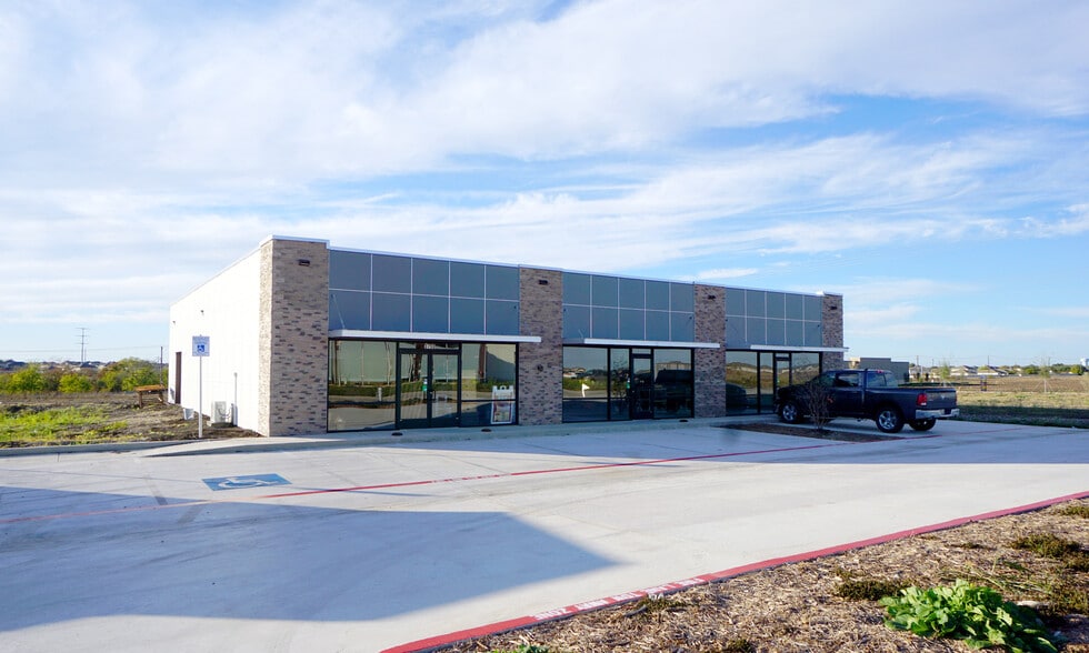 3750 Limmer Loop, Hutto, TX for lease - Building Photo - Image 1 of 6