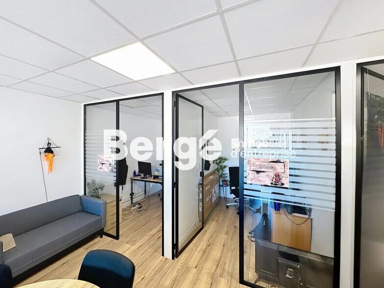 Office in Grasse for lease - Interior Photo - Image 2 of 5