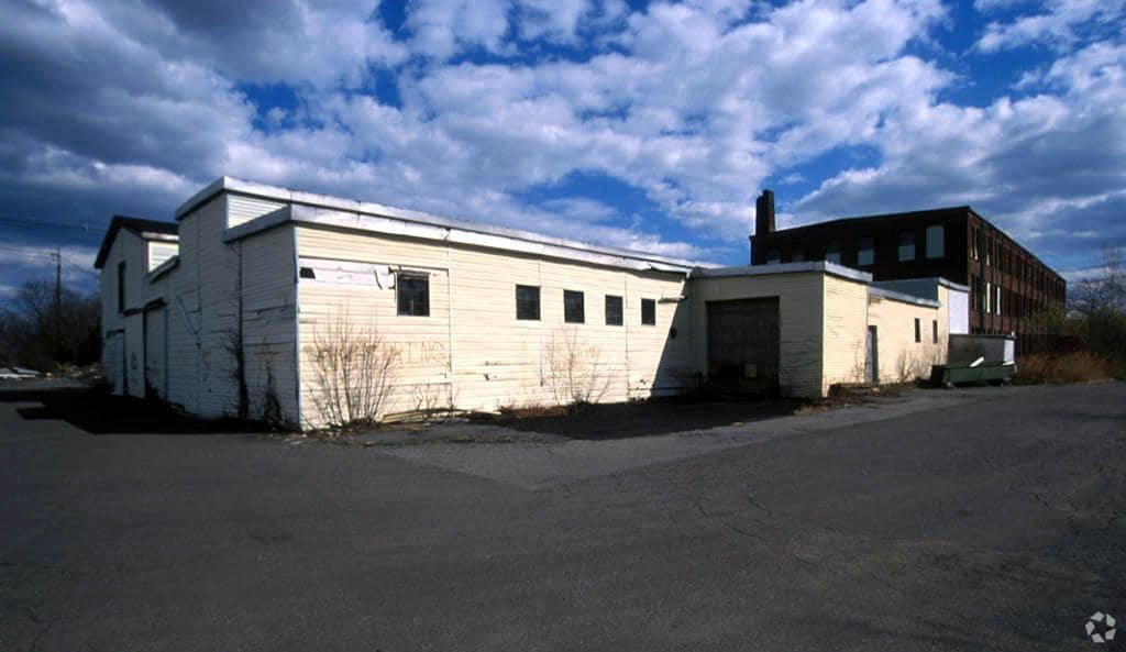 143 Lynnfield St, Peabody, MA 01960