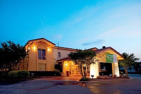 3141 University Dr NW, Huntsville, AL for sale - Primary Photo - Image 1 of 1