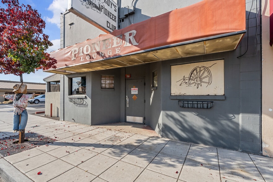 217 E Pine St, Central Point, OR for sale - Building Photo - Image 3 of 5