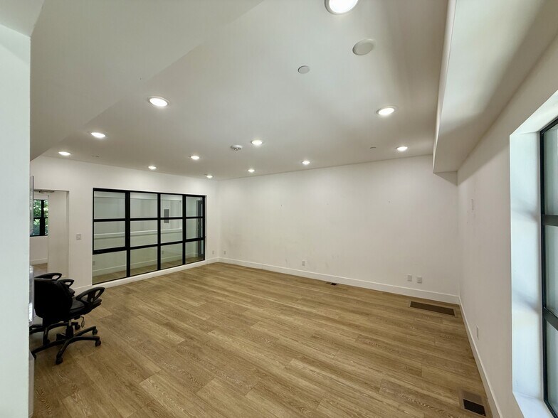 214 Village Blvd, Incline Village, NV for lease - Building Photo - Image 3 of 10