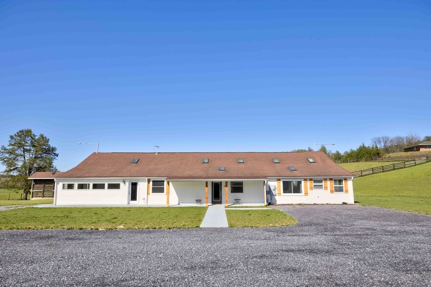 1565 Seven Fountains Rd, Fort Valley, VA for sale - Building Photo - Image 2 of 52