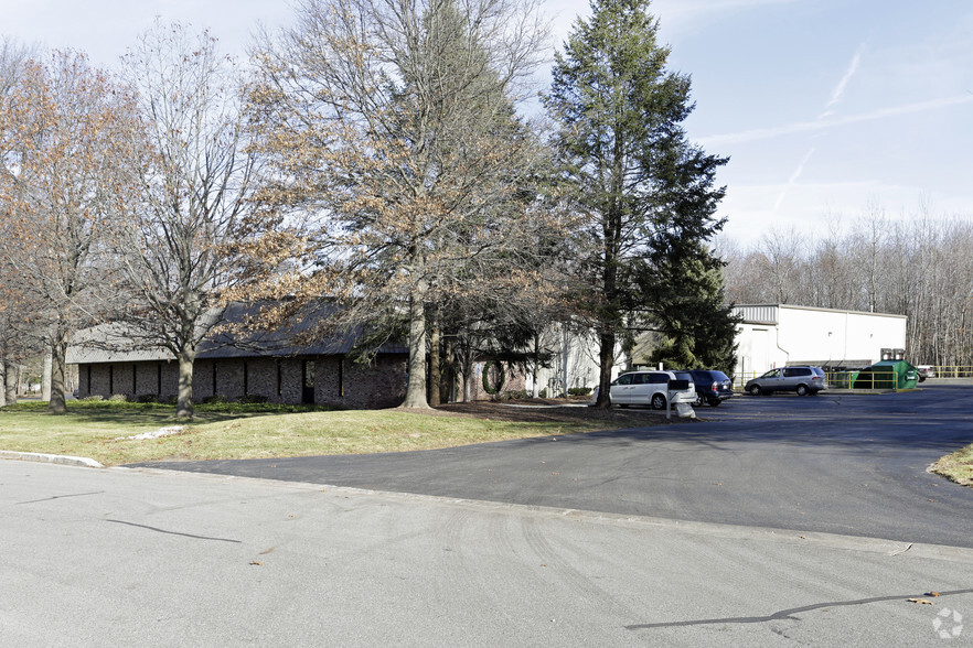 1705 Eaton Dr, Grand Haven, MI for sale - Primary Photo - Image 1 of 1