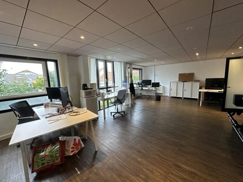 Office in Orly for lease - Building Photo - Image 3 of 6