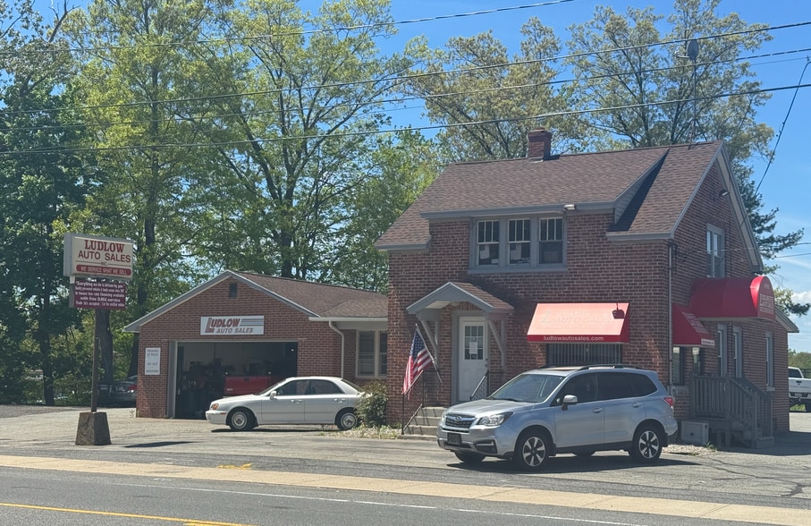 447 Center St, Ludlow, MA for sale - Primary Photo - Image 1 of 1