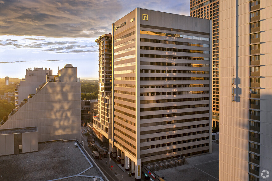 365 Bloor St E, Toronto, ON for lease - Primary Photo - Image 1 of 5