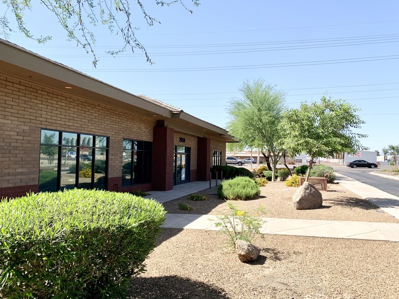 2050 S Cottonwood Dr, Tempe, AZ for lease - Building Photo - Image 3 of 10