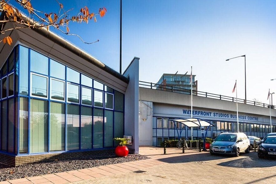 1 Dock Rd, London for lease - Building Photo - Image 3 of 6