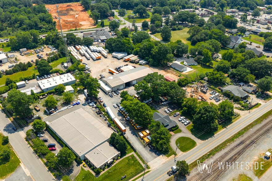 4420 Rozzelles Ferry Rd, Charlotte, NC for sale - Building Photo - Image 2 of 4