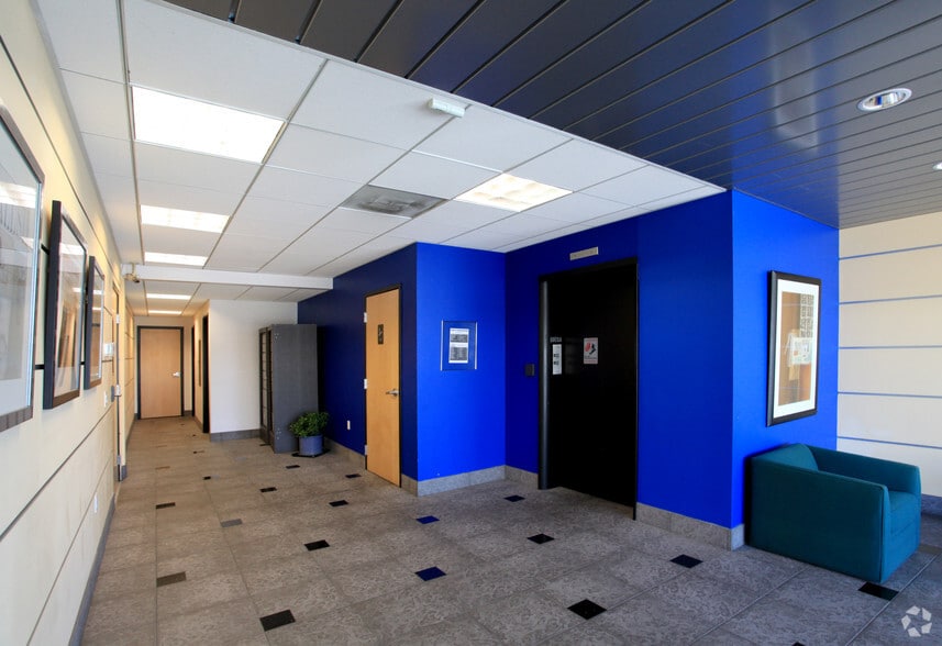 6060 W Manchester Ave, Los Angeles, CA for lease - Lobby - Image 3 of 11